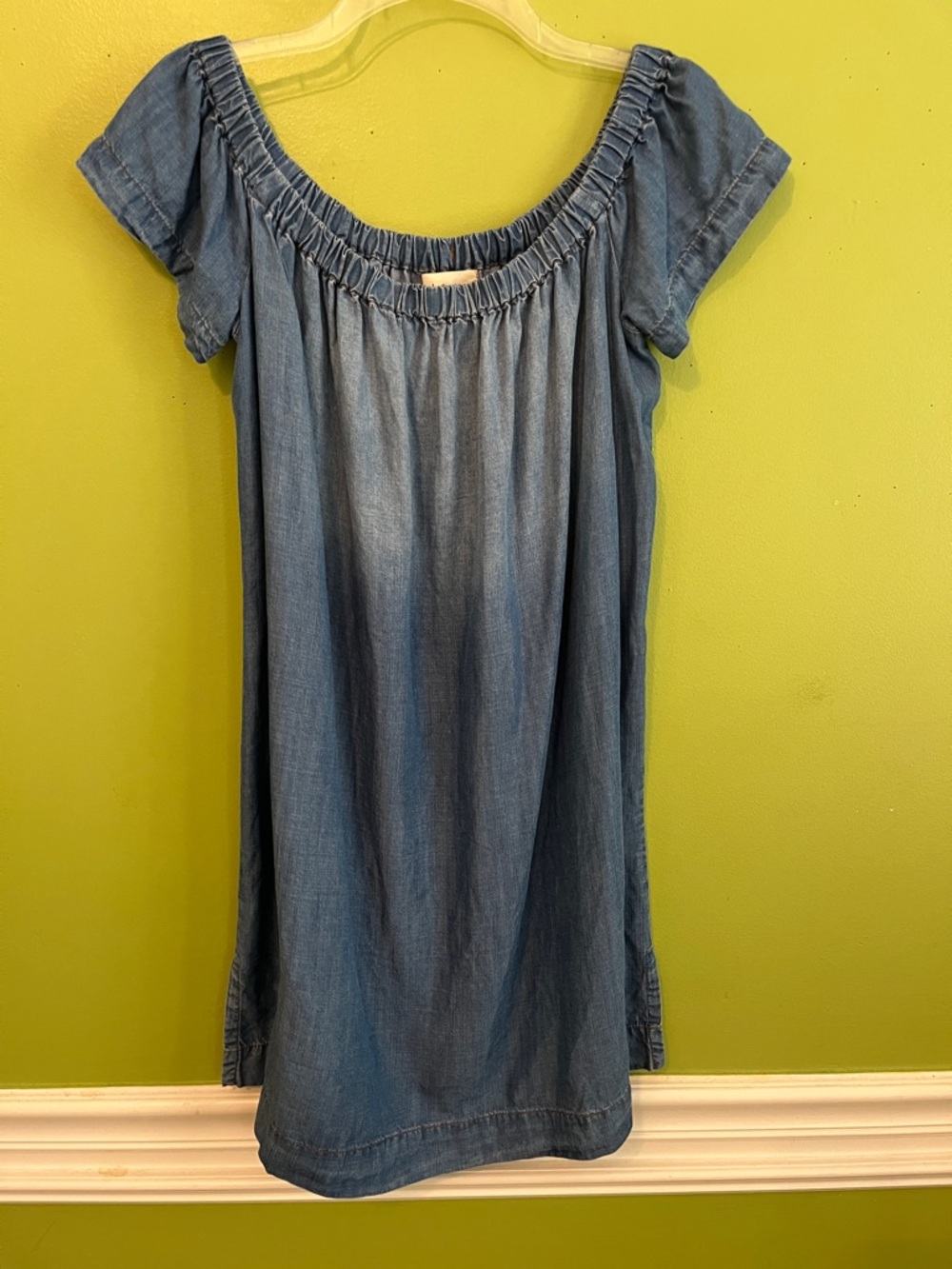 Cloth & Stone blue chambray off-the-shoulder shift dress - Picture 5 of 5